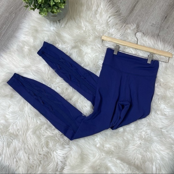 Lululemon Essential Rhythm Workout‎ Leggings 4 - Picture 2 of 12